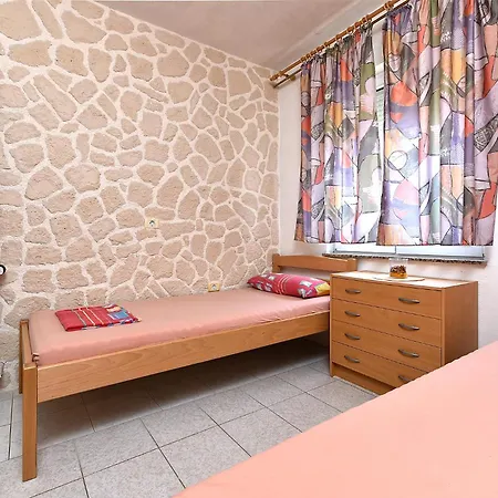 Smiljan 1466 Apartamento Pula
