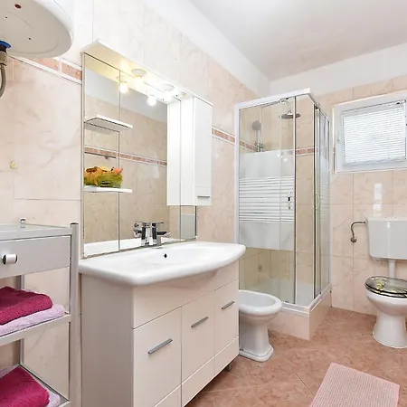 Apartamento Smiljan 1466 *