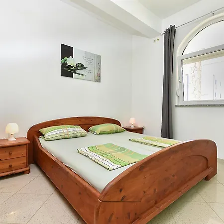 Smiljan 1466 Apartamento Pula