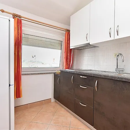 Smiljan 1466 Apartament
