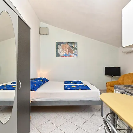 Smiljan 1466 Apartamento Pula